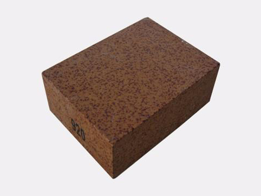 Spinel bricks for cement kilns
