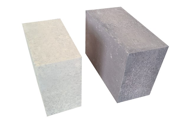 Phosphate bonded high alumina brick