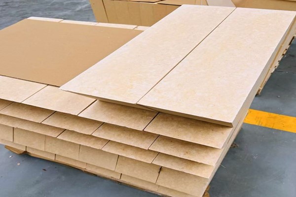 Sintered zirconium brick
